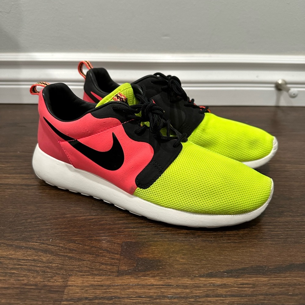 Nike Roshe Run Men’s Size 8 HYP Volt/Hyperpunch - Used